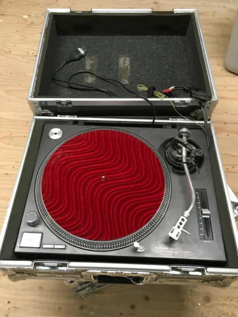 Technics SL-1210MK2 Turntable w/ Gator Case & Platter Mat