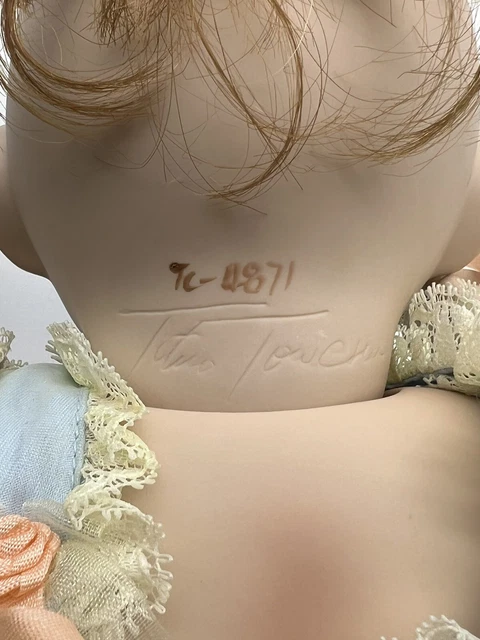 THE ASHTON DRAKE GALLERIES - GOOD AS GOLD PORCELAIN DOLL TC 4871 Signed 11