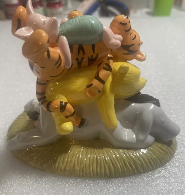 ROYAL DOULTON WINNIE THE POOH A Sleepy Day In The Hundred AcreWood Figurine Wp53
