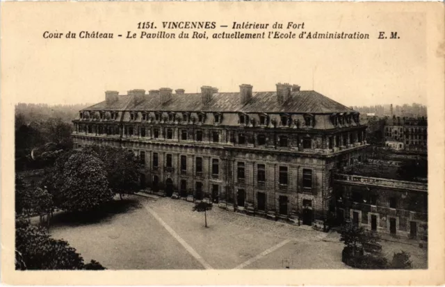 CPA Vincennes Interieur du Fort (1347337)