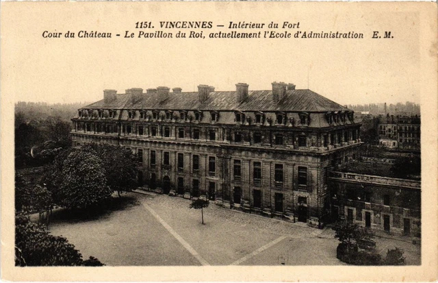 CPA Vincennes Interieur du Fort (1347337)