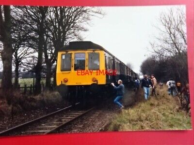 PHOTO  CLASS 127 DMU UNIT 5156 AT BOWES PARK THE CHILTERN CHARIOT 