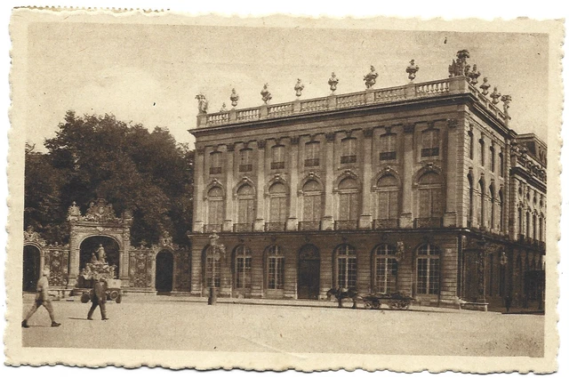 CPA " NANCY - Place Stanislas - Le Théâtre