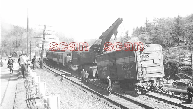 2AA900B NEG/RP 1950s ERIE RAILROAD WRECK CRANE #03264 NC&StL BOXCAR