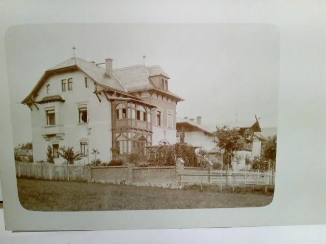 Dresden ? oder Umland. Alte Foto AK s/w. ca 1900 ungel., Gebäudeansichten mit Vo