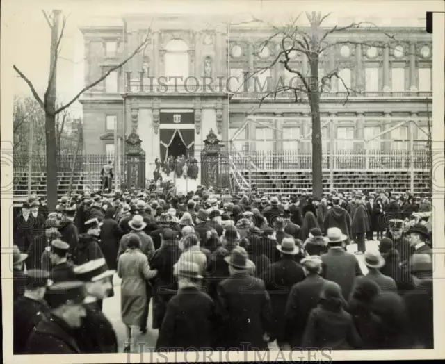 1932 Press Photo Mourners pay final tribute to Aristide Briand at Quai D'Orsay