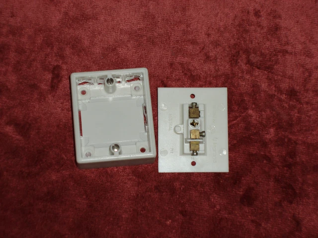 Interrupteur Va-et-vient étroit Legrand 86084 - Pose En Saillie