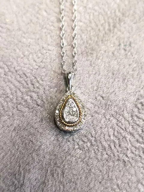 NEU Damen massiv 14kt Weißgold Träne Diamant verkrustet Anhänger und Kette