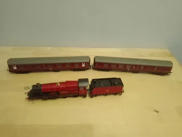 Hornby Harry Potter Express Train With 2 Carriages