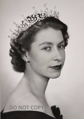 HM QUEEN ELIZABETH II Royal Family A4 NEW GLOSSY PHOTO PRINT 11.75" X 8.25" A4 