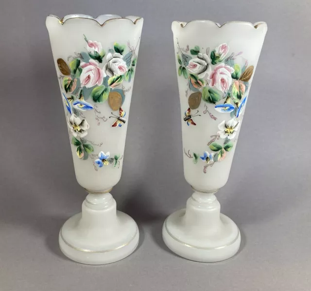 Paar Glas Vasen Alabasterglas Emaillebemalung Vergoldung 19. Jh Biedermeier 21cm