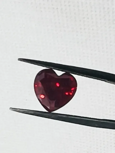 Lebendig rot (Taubenblut) Rubin 3,71 Karat Herz brillant geschnitten, zertifiziert im Labor gewachsen