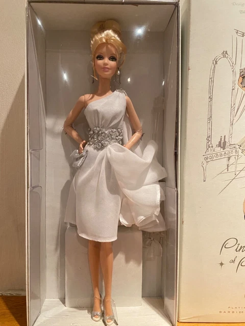 2010 Barbie Fan Club Exclusive Platinum Label Glimmer of Gold Barbie-New in Box