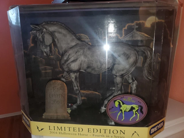 Breyer Halloween Horse Cryptic #710004 Glow-in-the-Dark Skeleton 2004 Box Damage Breyer Halloween Horse Cryptic #710004 Glow-in-the-Dark Skeleton 2004 Box Damage