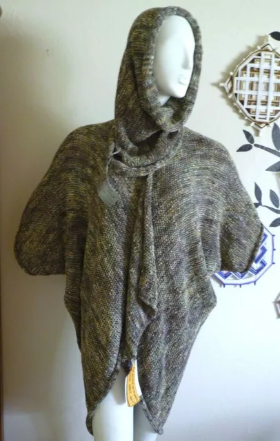 Cárdigan y bufanda hecha a mano máquina de tubos tejida por la artista Marci en blanco talla única