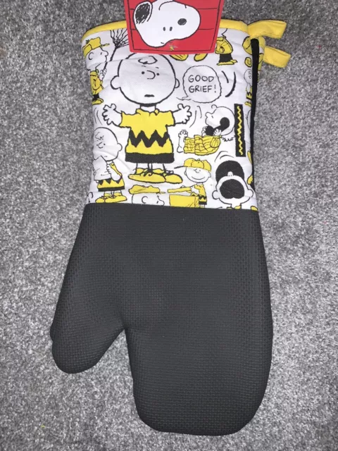 PEANUTS Charlie Brown 2 PACK Oversized Oven Mitts Heat Resistant Black Yellow