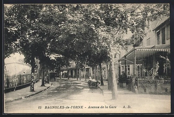 Carte Postale Ancienne – Bagnols-les-Bains Avenue Des Hôtels (Lozère 48)