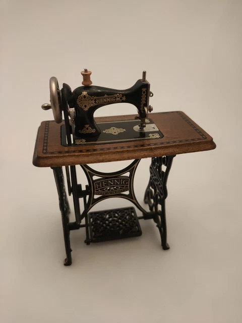 Accessorio In Miniatura Per Casa Delle Bambole – Macchina Da Cucire Vintage, Scala 1:12, Resina, Colore Crema (Modello 472)