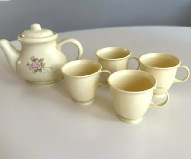 Vintage Child’s Plastic Tea set 6 Pc 4 Cups Lid Pot W/ Roses Kids Kitchen Play