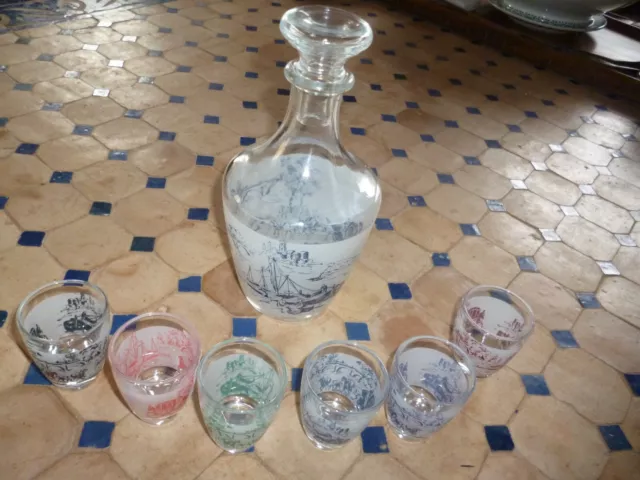 ancien service à liqueur verre carafe serigraphié calèche et 6 verres assortis