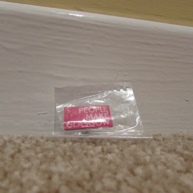 A Black Pin Stuck In Edinburgh On A Map Of Scotland Portrait Stock Photo - Image Of Coastline - Foto 13