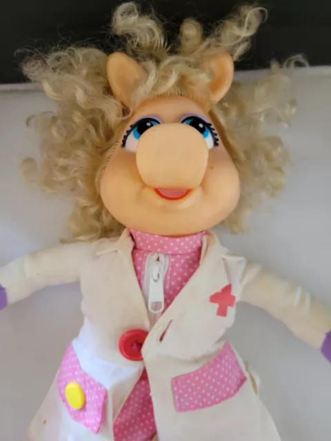 1990 Jim Henson  Miss Piggy  Doctor  Dress Me Plush Doll  Mattel Arco