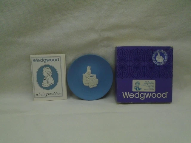 BEATRIX POTTER WEDGWOOD BLUE JASPERWARE MRS RABBIT 4" PLATE w/ BOX FREE SHIP D18