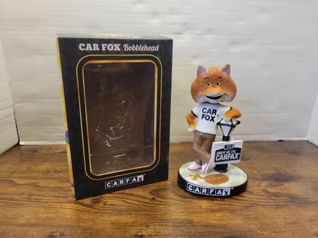 NIB EXCLUSIVE LAS Vegas CARFAX Car Fox Bobblehead 2020 Elvis 7” X