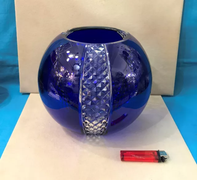 Grand vase boule en cristal taillé doublé bleu Saint Louis / Val st Lambert 22cm
