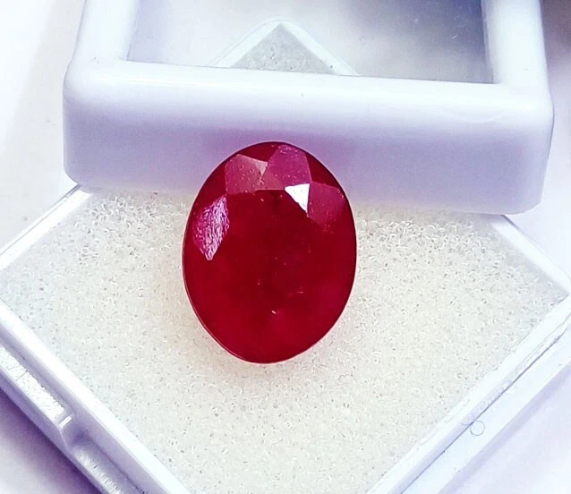 Rubis Naturel Ovale 6 Carats – Certifié GIR, Rouge Intense, Effet Asterism – Pierre Rare Du Mozambique