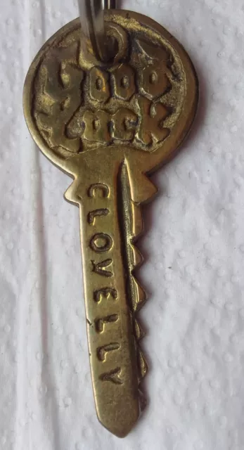 VINTAGE Olde Metal Keyring Key Brass Effect Key Good Luck Clovelly CLOVELLY