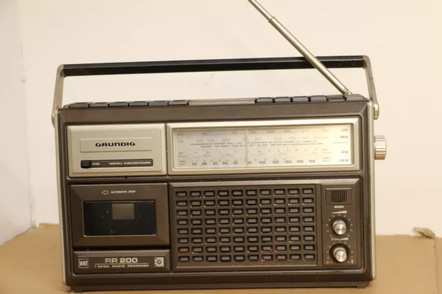 Vintage Grundig RR 200 Radio Recorder Cassette (Cassette defekt) 12-004