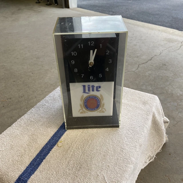 VINTAGE MILLER LITE Bar Lighted wall clock Tested works and lights 39.