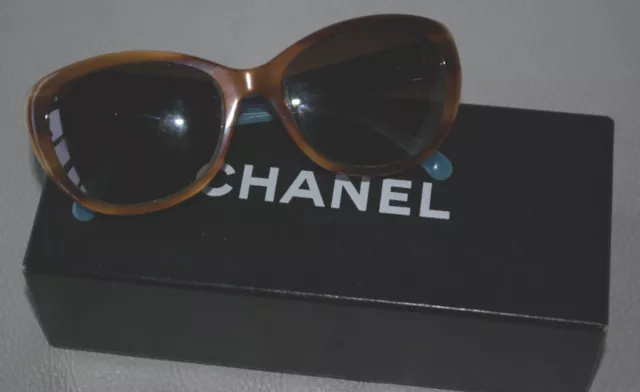 Authentiques lunettes de Soleil Chanel Logo CC & Camélia Chanel sur les branches 2