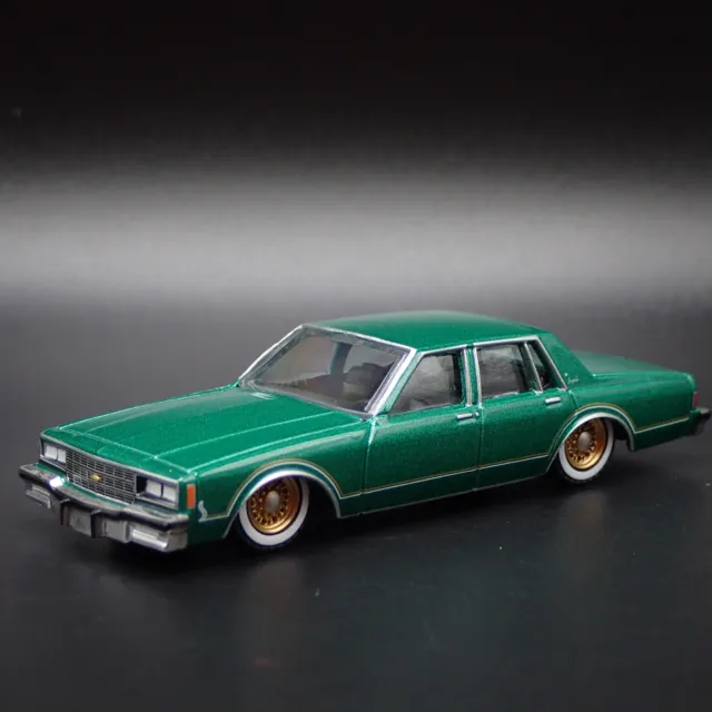 1985 85 CHEVY Chevrolet Impala Lowrider 4 Vier Tür 1/64 Waage Druckguss Modell