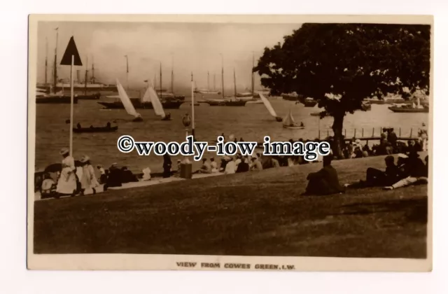 h1440 - Isle of Wight - Cowes - Watching the Yacht Racing from Green - Postcard