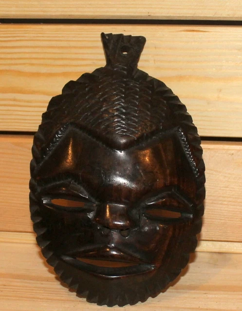 Masque en bois Madam Stoltz fait main