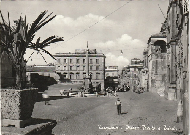 Tarquinia Dettagli Del Centro Piazza Trento E Trieste Animata Viaggiata An. 1967