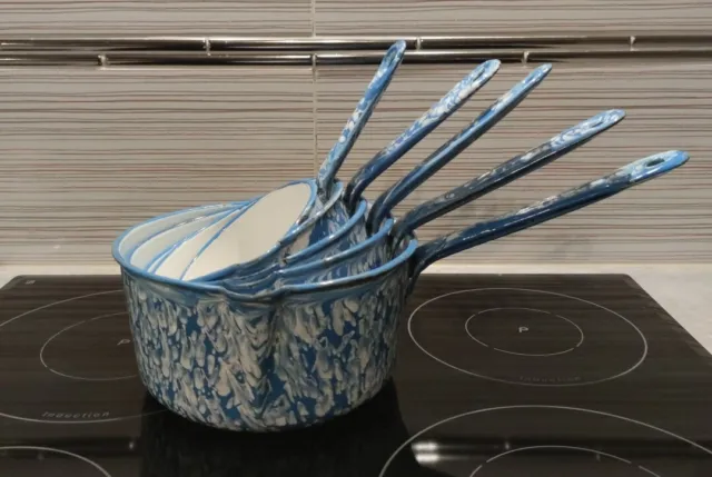 Ancienne série de 5 casseroles Tôle Émaillée Bleue et Blanche