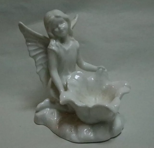 kleine Porzellan Figur - Engel mit Schale, ungemarkt