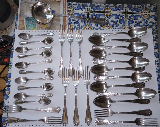 Belle Menagere A.frenais 31 Pieces En Metal Argente Style Louis Xv Cisele Propre