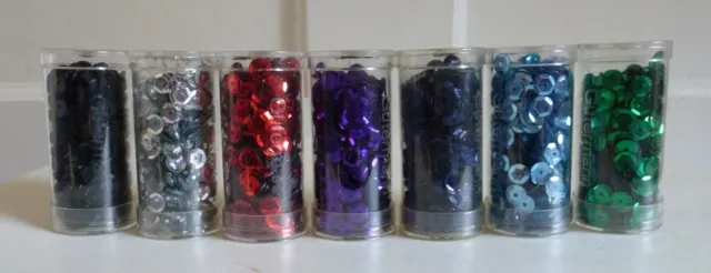 Paquete de 7 tubos de pequeñas lentejuelas de taza de 6 mm Gutermann en múltiples colores