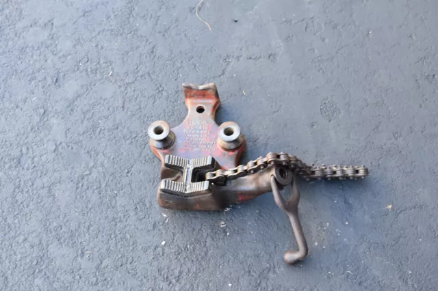 RIDGID Bench Chain Vise: 0.13 in – 4 in Pipe Size Range,