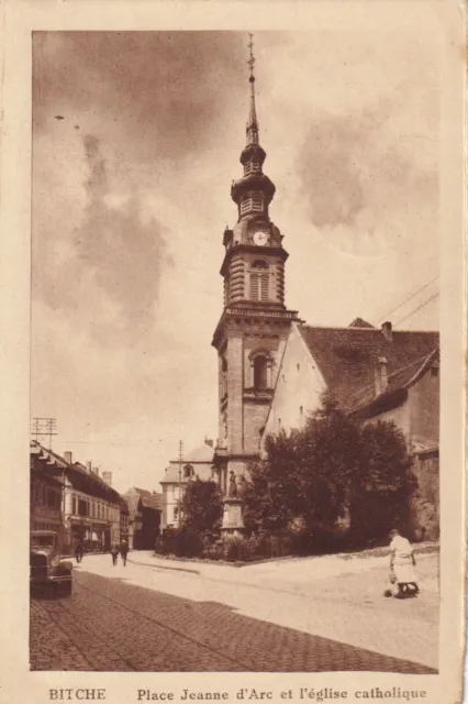 Carte postale ancienne postcard BITCHE MOSELLE place jeanne d'arc église écrite
