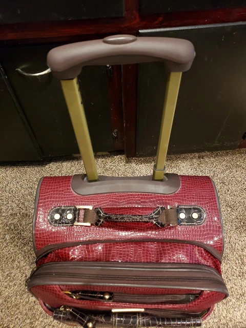 Samantha Brown Classic Red  Croc Embossed 22" Spinner Wheeled Upright Luggage 8