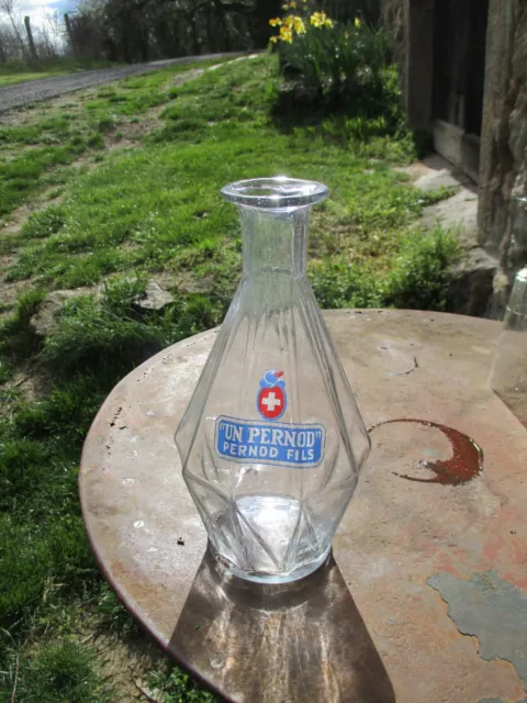 Un Pernod ancienne carafe publicitaire objet de bar bistrot