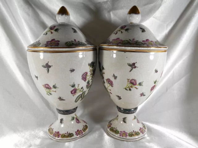 Paire De Vase / Pot Couvert / Urne Papillon & Fleurs En Faience A Identifier 2