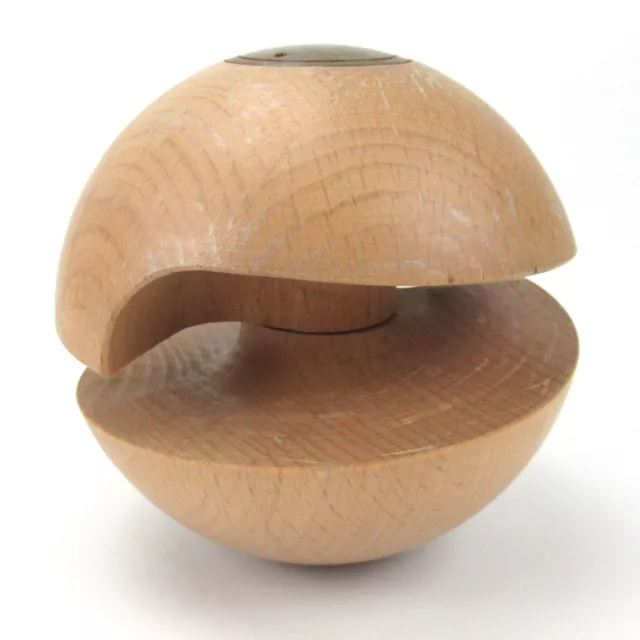 DESIGN Holz Nussknacker Kugelform Ball-Shaped Wooden Designer Nutcracker Cool