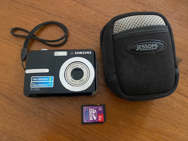 samsung S760  digital compact camera Fully Working + Case & SD Card