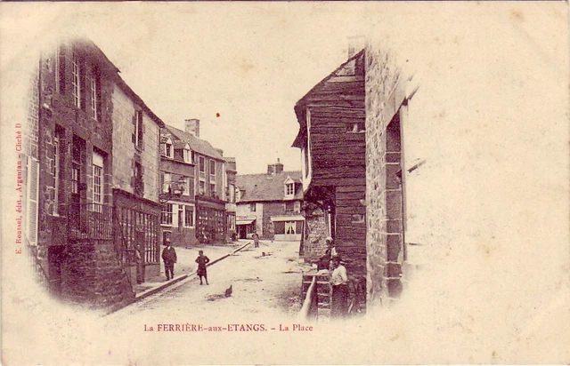 CPA 61 Normandie ORNE près Argentan LA FERRIERE AUX ETANGS La Place 1900 animée